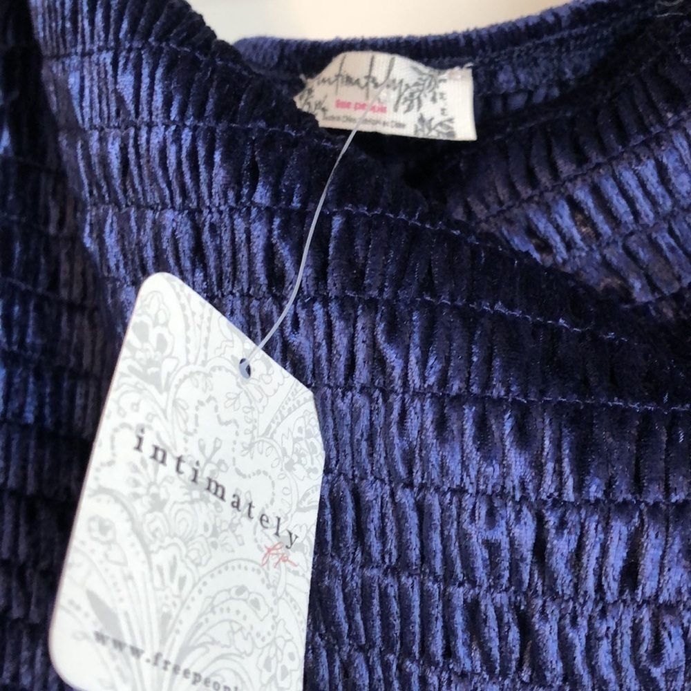 Free People girls Just Wanna Bodysuit Sz M Navy Smocked Puff Sleeve Velvet - Picture 4 of 8
